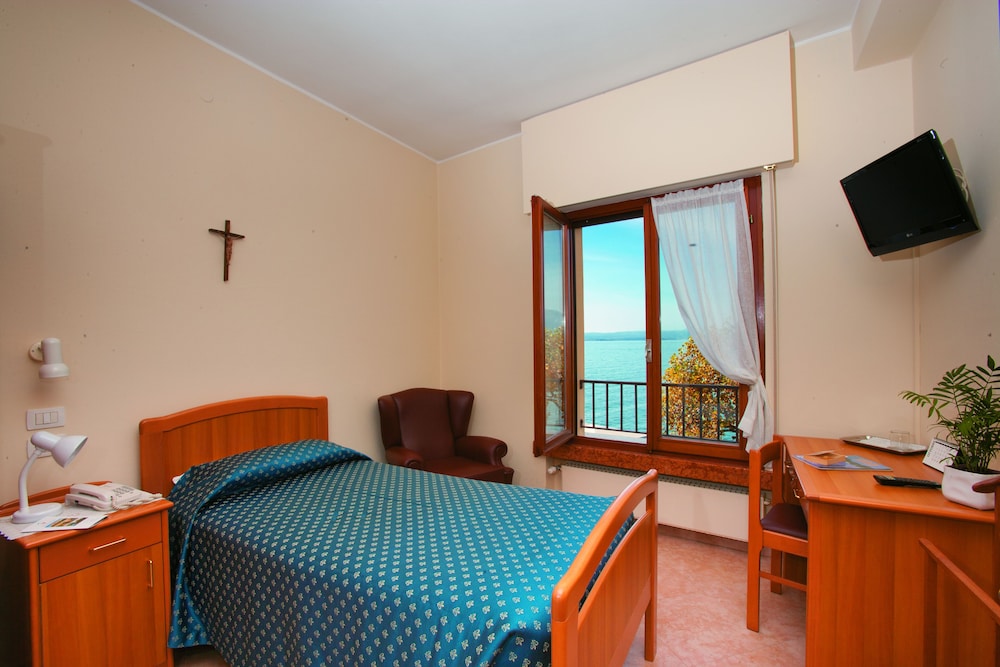 Superior Single Room, Lake View
