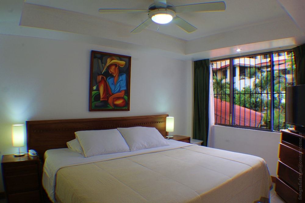 Family Suite, 3 Bedrooms, Kitchen, City View photo 3