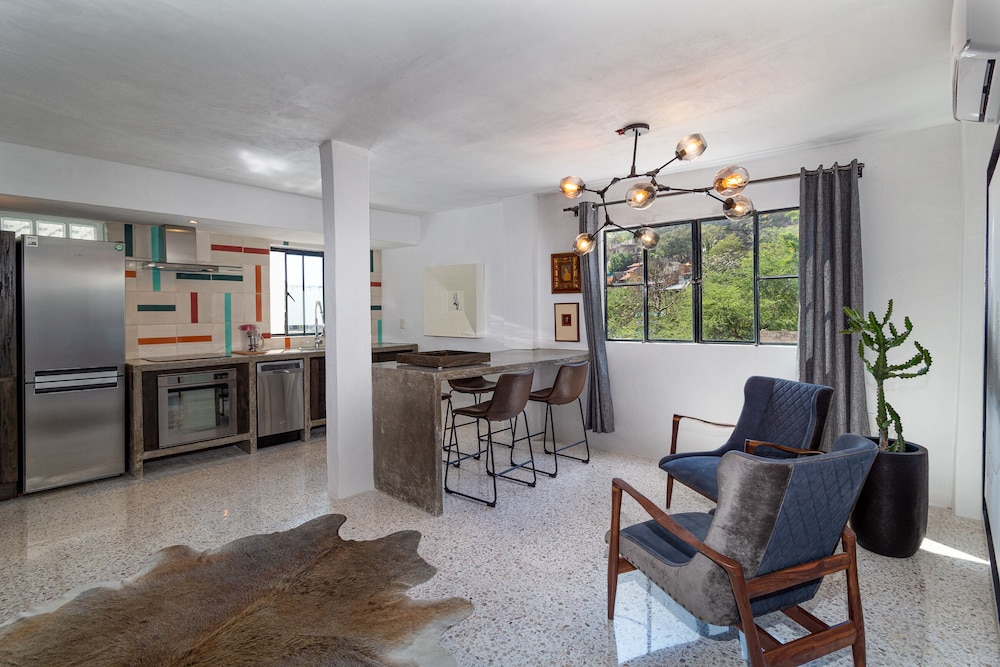 Cuale Condos 1 Bedroom #402 Romantic Zone