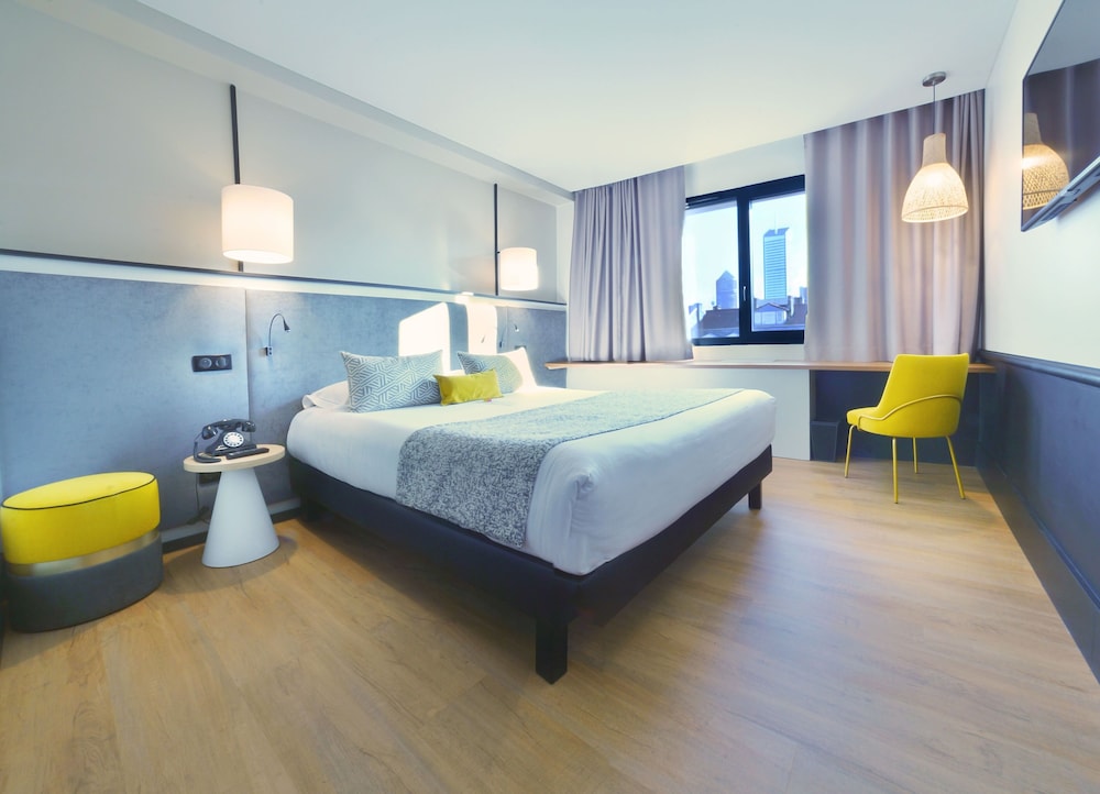 Superior Double Room, Courtyard View - Photo 8
