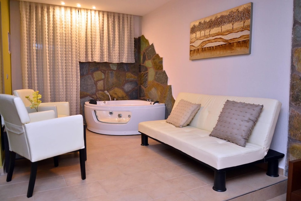 Deluxe Room, 1 Bedroom photo 2