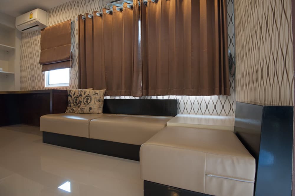 Family Room photo 3