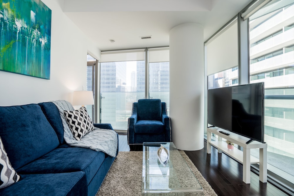 Aaira Suites at 65 Bremner Blvd, Foto 15