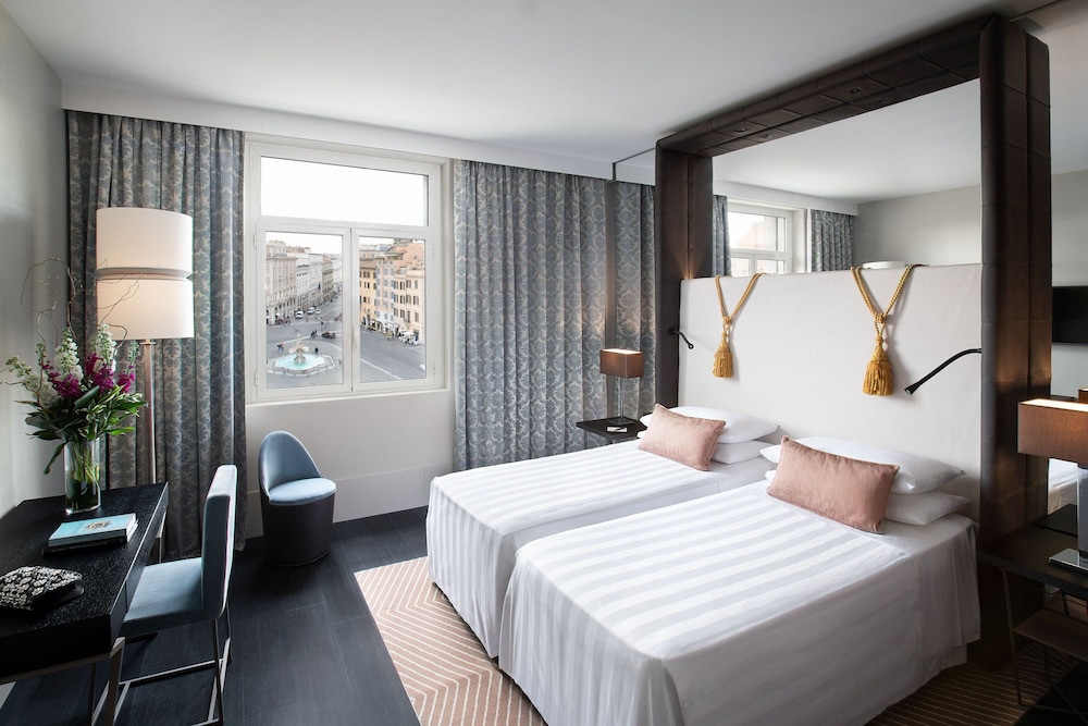 Deluxe Room, 1 King Bed, City View