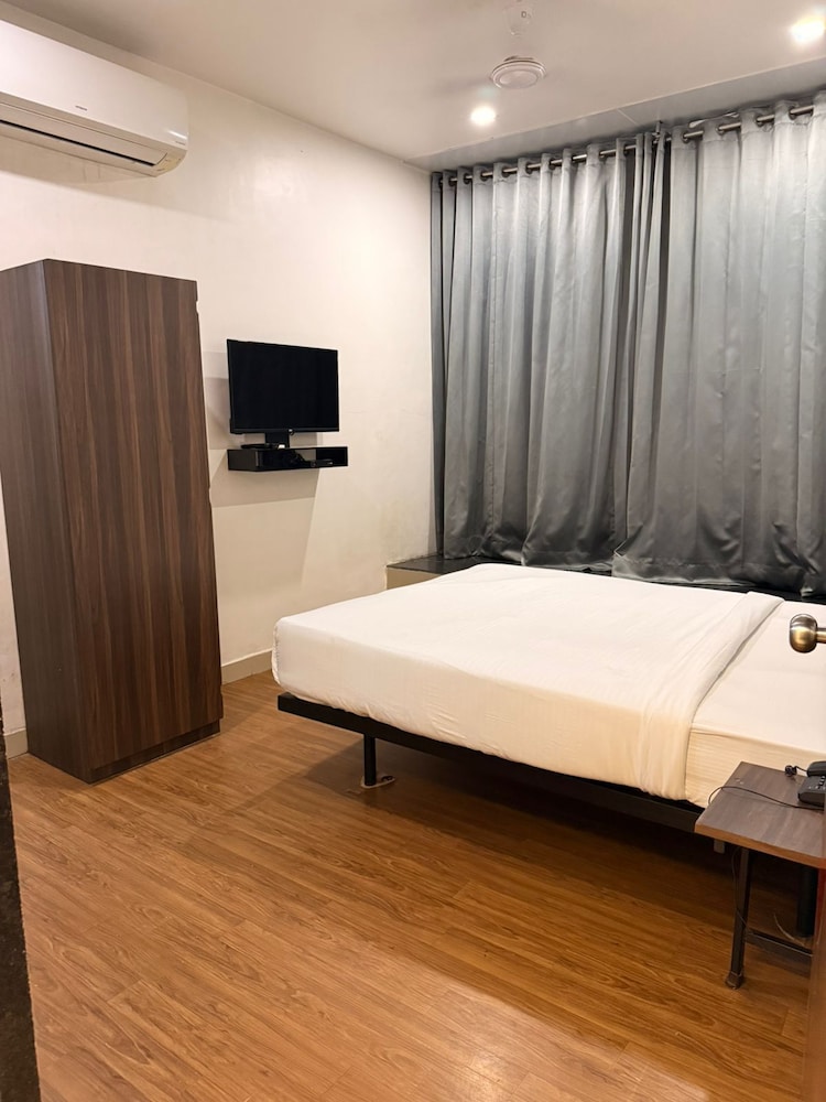 Deluxe Double or Twin Room, City View