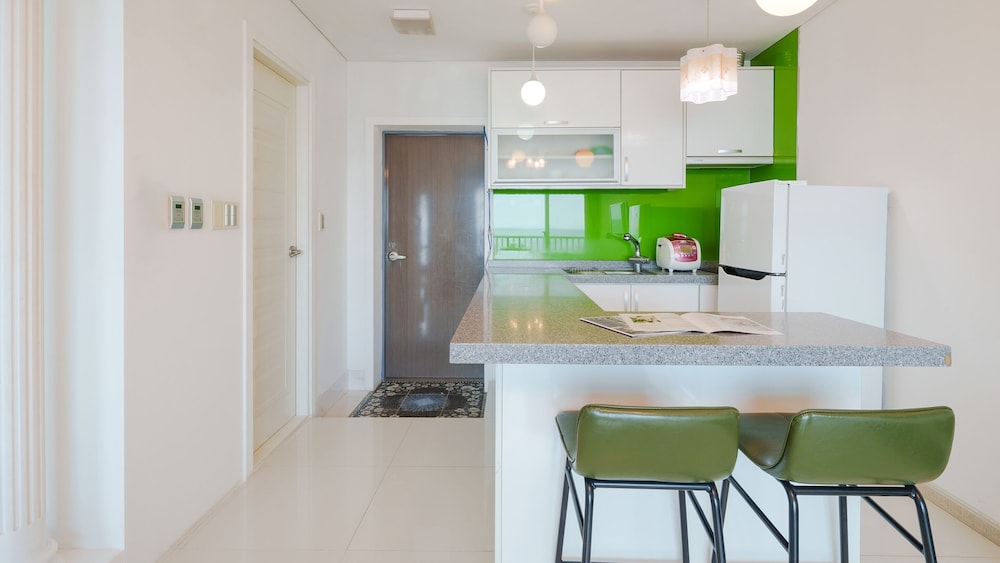 Basic Room, 1 Bedroom (302 Whimail) - Photo 8