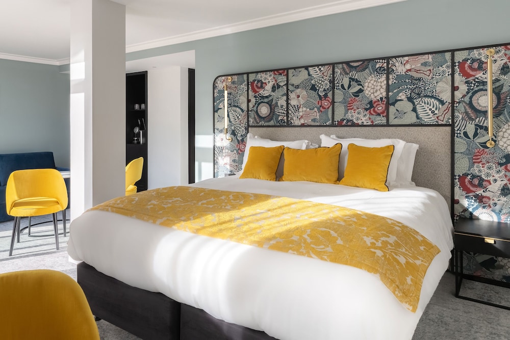 Suite, 1 King Bed, Balcony
