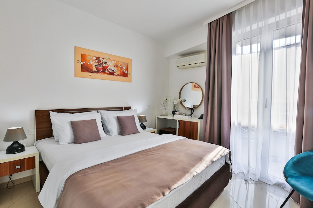 Economy Room