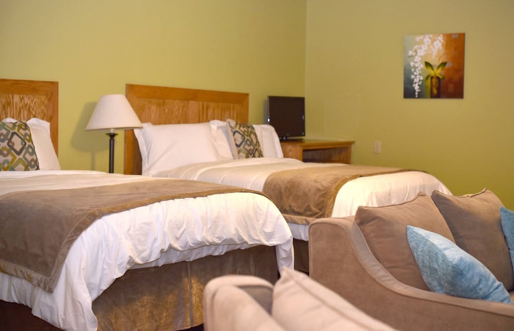 Suite, 2 Queen Beds, Refrigerator & Microwave photo 1
