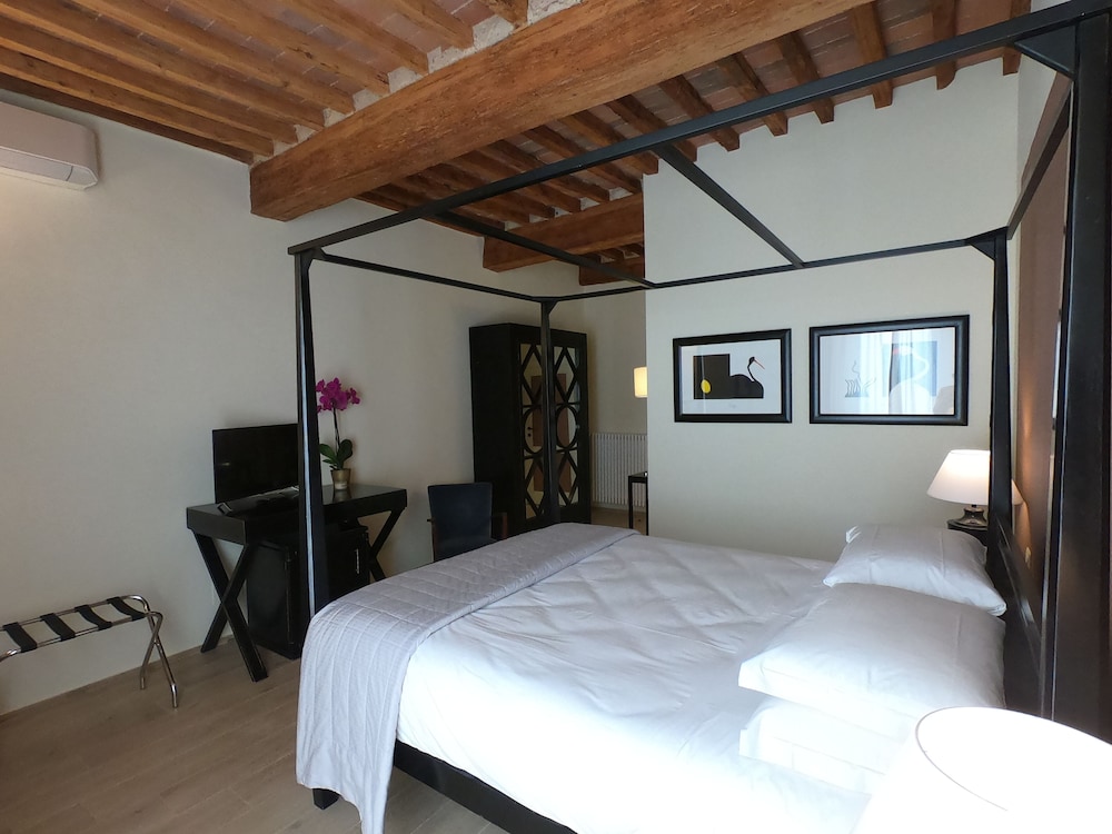 Panoramic Suite, 1 Queen Bed with Sofa bed, Valley View, Executive Level photo 1