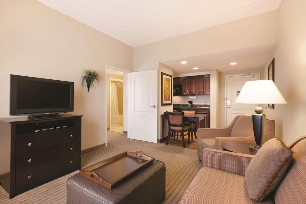 Suite, Accessible, Bathtub (Mobility & Hearing) - Photo 1