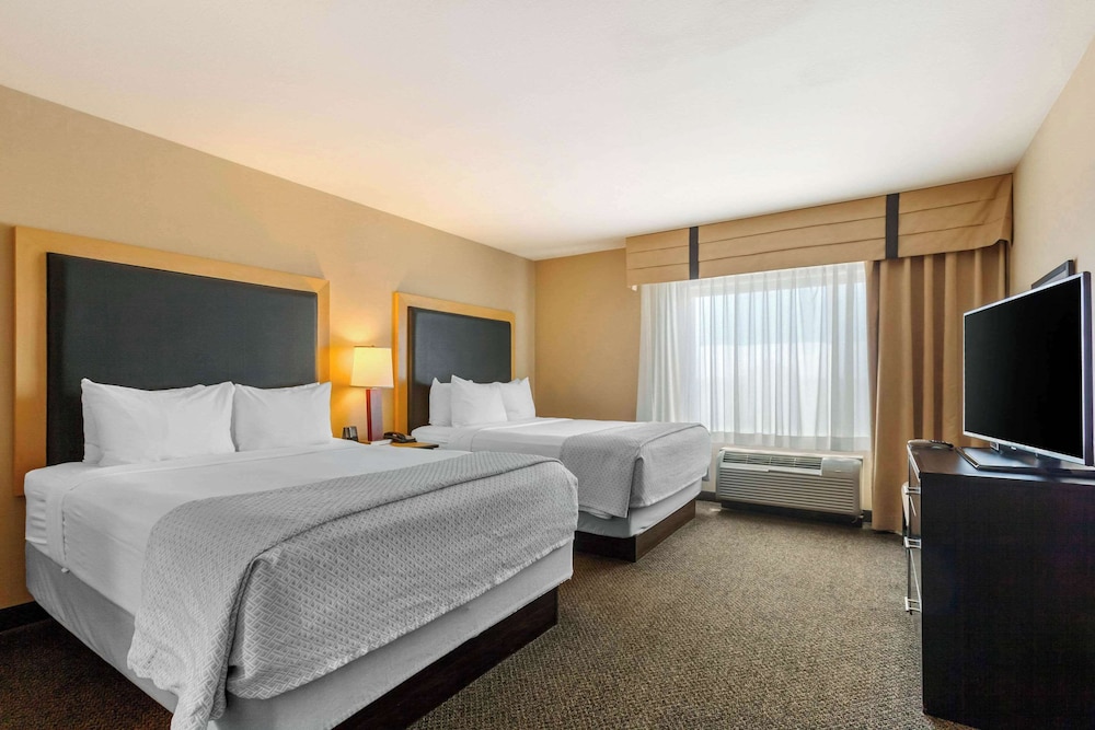 Suite, Multiple Beds, Non Smoking - Photo 2
