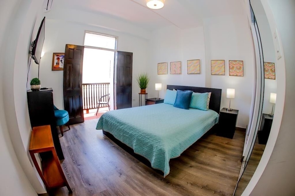 Suite #32 (With Balcony) photo 1