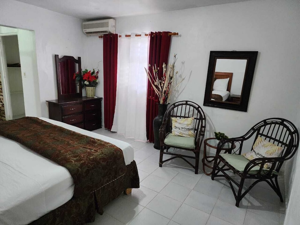 Economy Double Room, 1 Queen Bed photo 2
