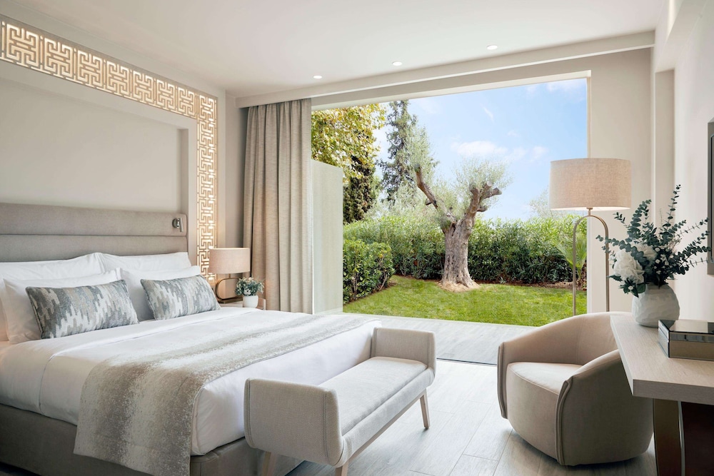 Suite, 1 Bedroom, Pool View (Private Garden)