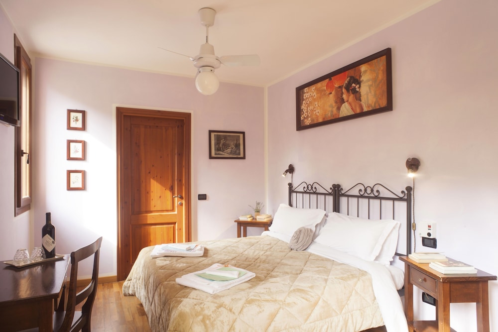 Double or Twin Room - Photo 5