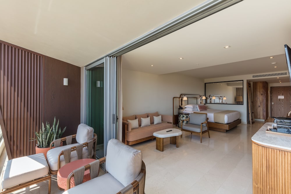 Room, 1 King Bed (infinity, Sunset View)