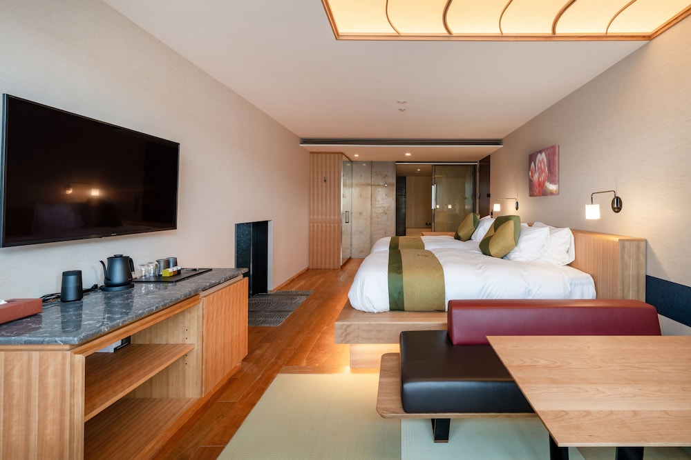 Premium Room, 2 Double Beds (Garden) - Photo 4