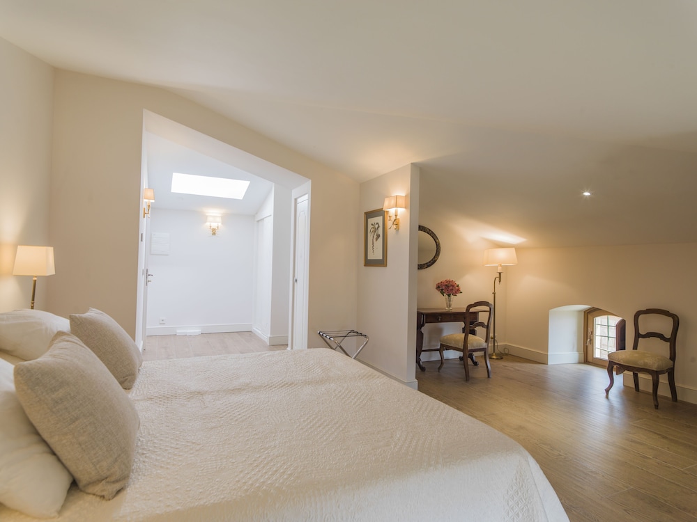 Suite Estudio Junior, Torre