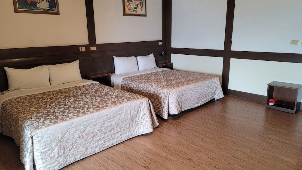 Standard Quadruple Room, Mountain View photo 1