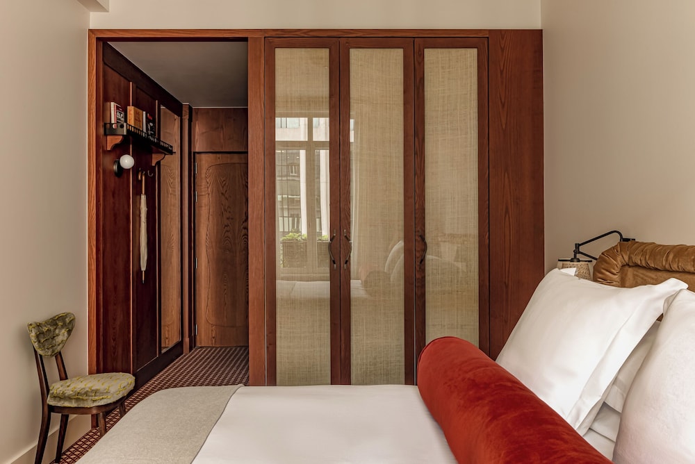 Superior Room, Connecting Rooms (Component Room)