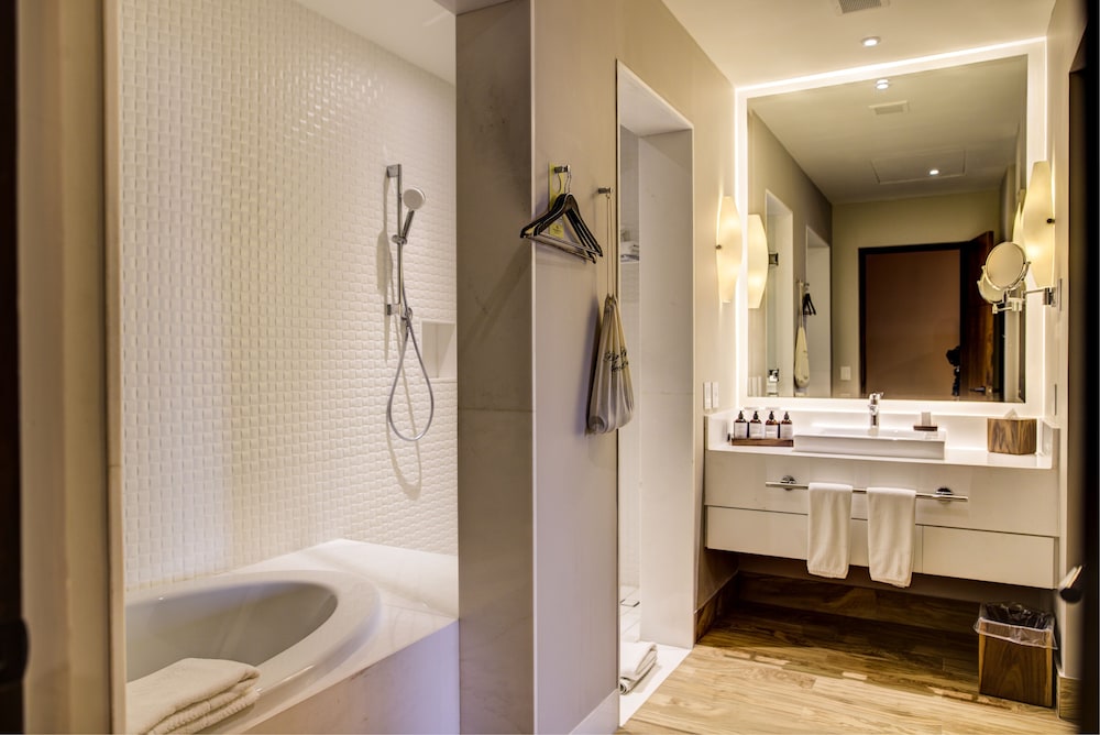 Towers Ocean View Suite with Butler Service - Photo 12