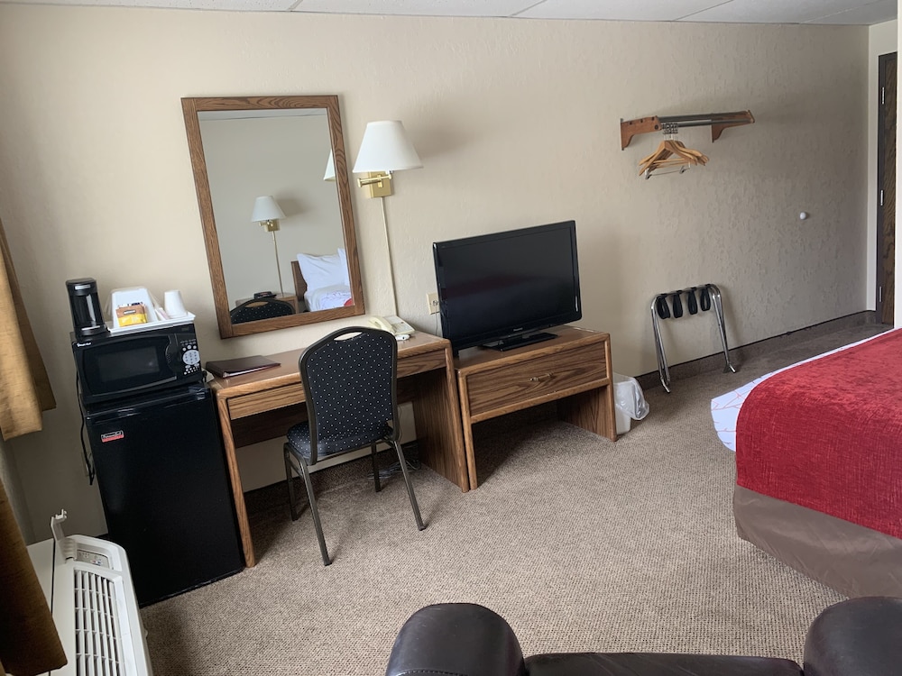 Standard Room, 1 Queen Bed, Non Smoking - Photo 3