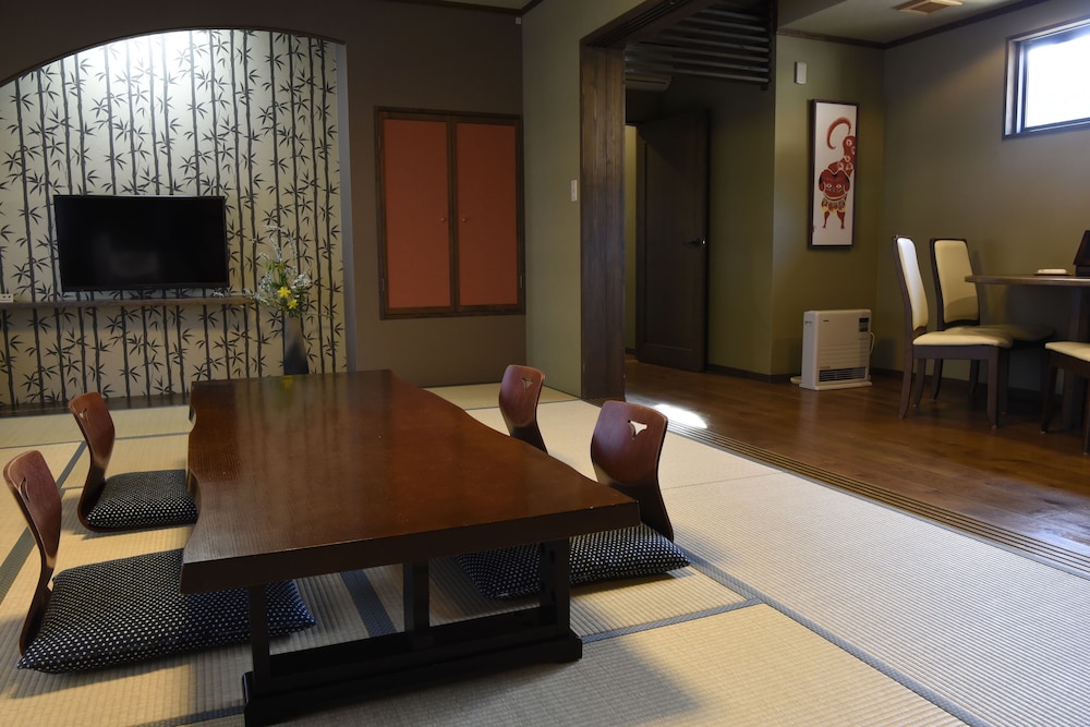 Japanese/Western Style Room - KOBUSHI, Shared Bathroom, Private Toilet with Joshu Beef Dinner photo 2
