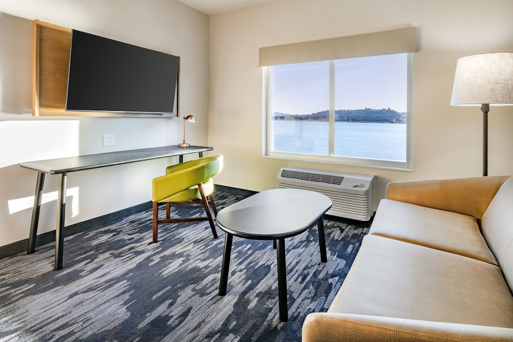 Suite, Multiple Beds, Lake View - Photo 3