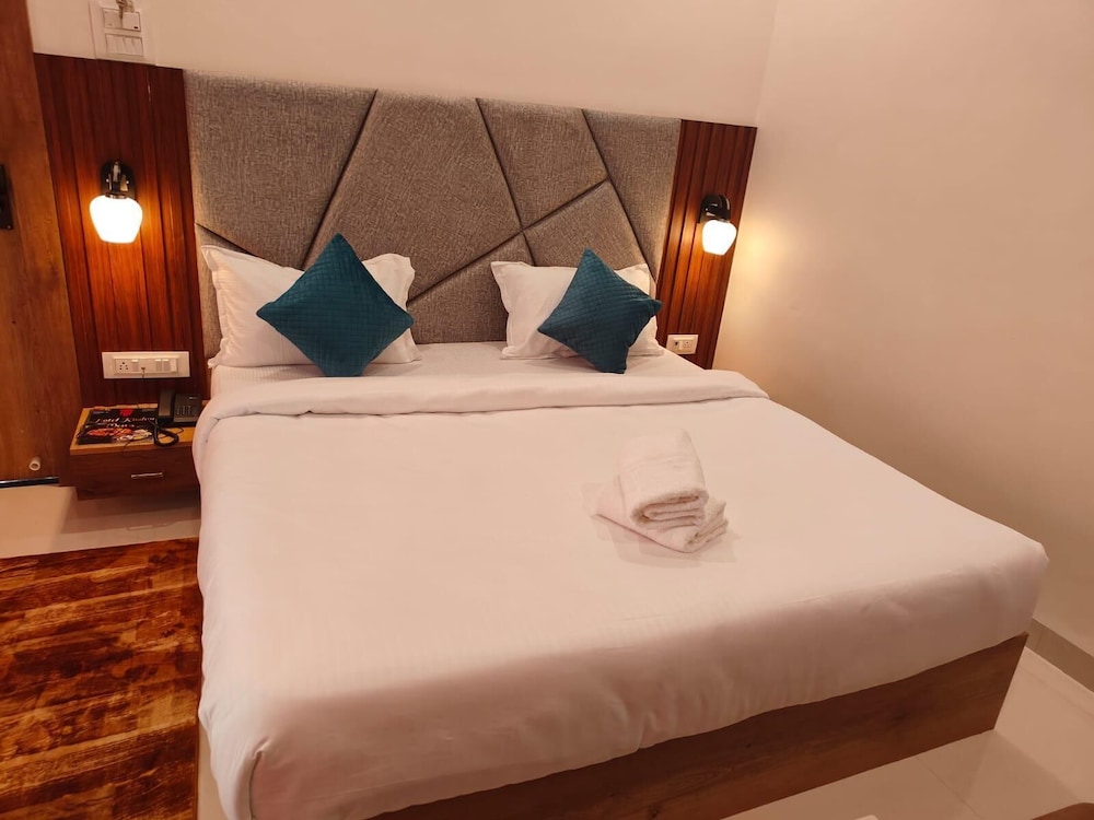 Deluxe Double or Twin Room, City View