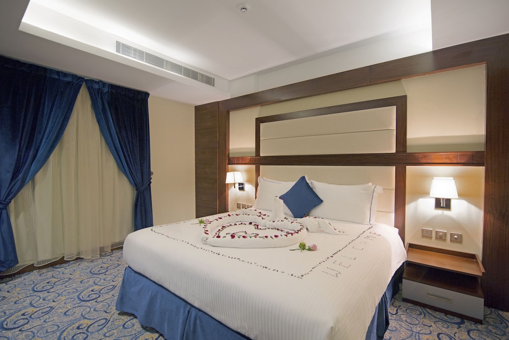 Honeymoon Suite photo 3