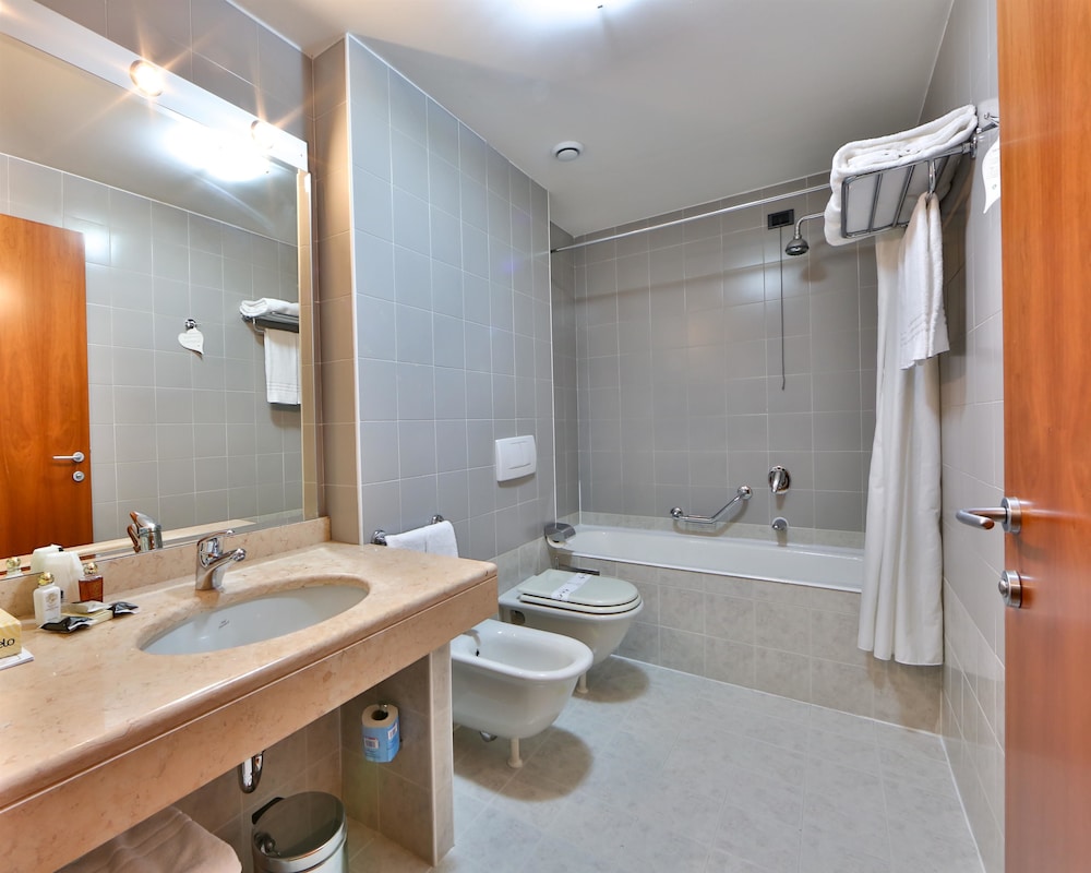 Standard Room, Multiple Beds, Non Smoking - Photo 1