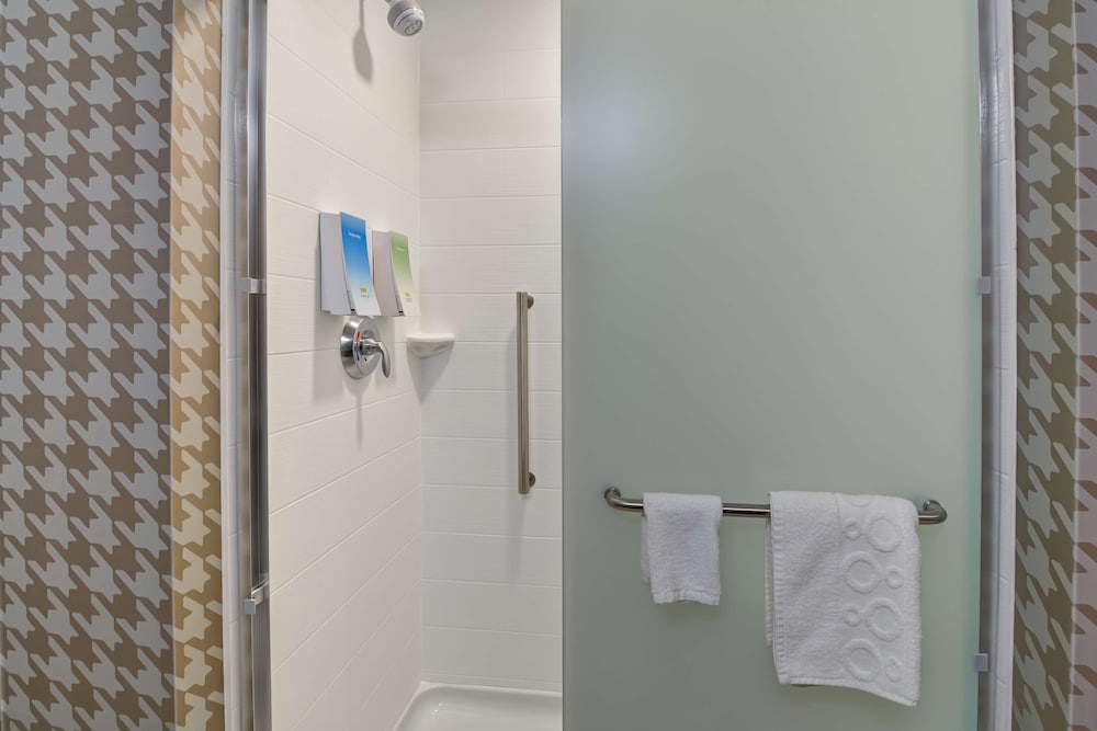 Suite, 1 King Bed, Accessible (Hearing)