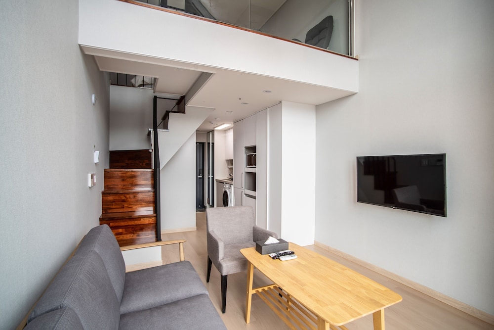 Basic Quadruple Room - Photo 11