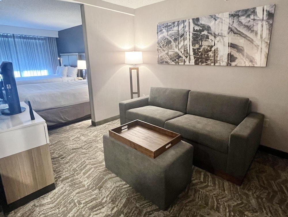 Suite, Multiple Beds (Mobility/Hearing Accessible, Tub) photo 3