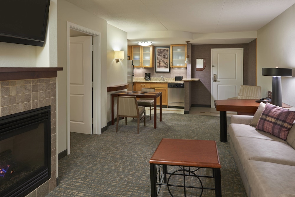 Suite, 1 Bedroom, Balcony - Photo 4