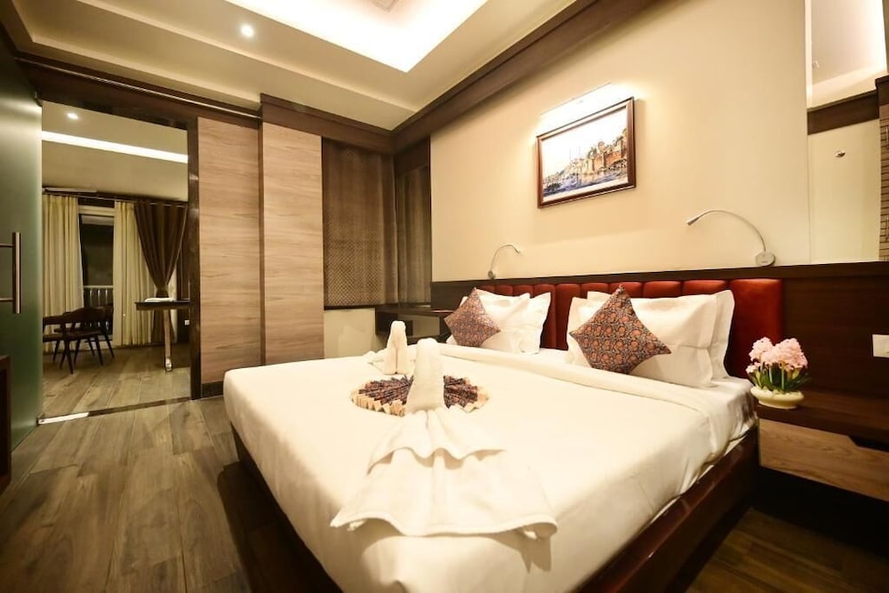 Luxury Suite, Balcony, City View