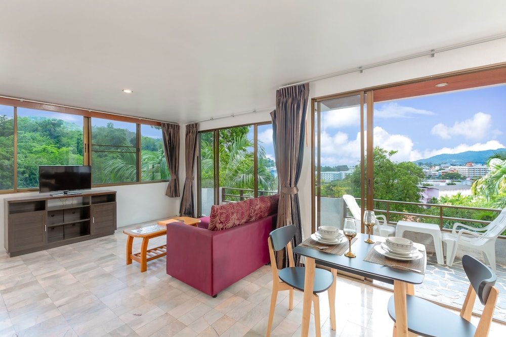 Penthouse Suite with City View - Photo 9