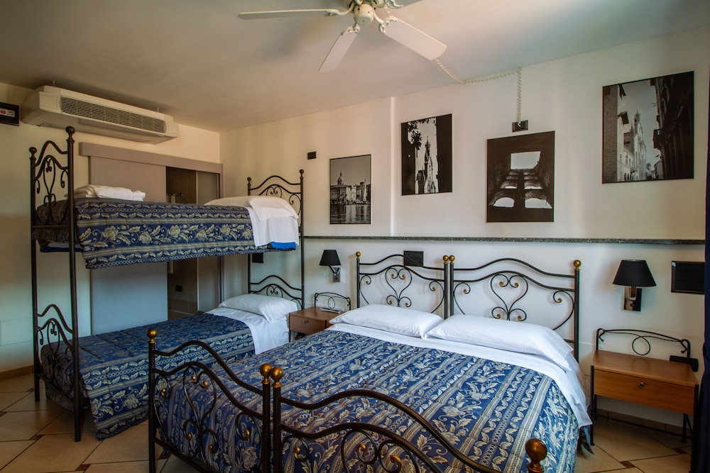 Quadruple Room, Ensuite photo 3