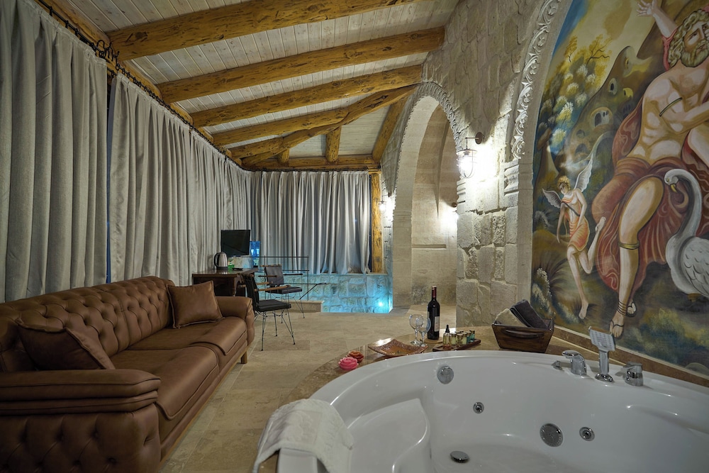 Panoramic Suite, Fireplace, City View photo 1