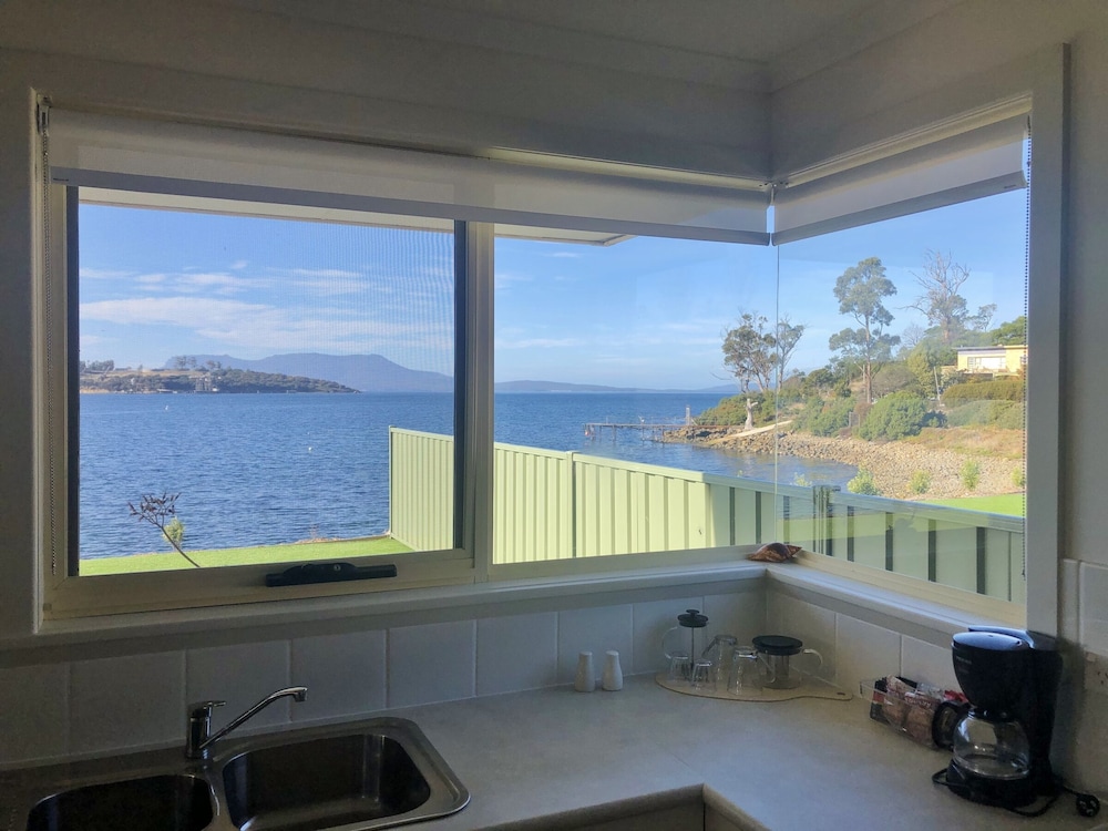 Maria Villa 3 - Waterfront photo 2