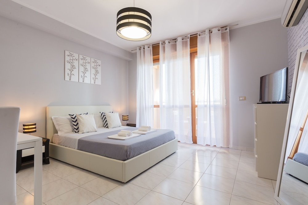 Deluxe Double Room, Accessible, Private Bathroom