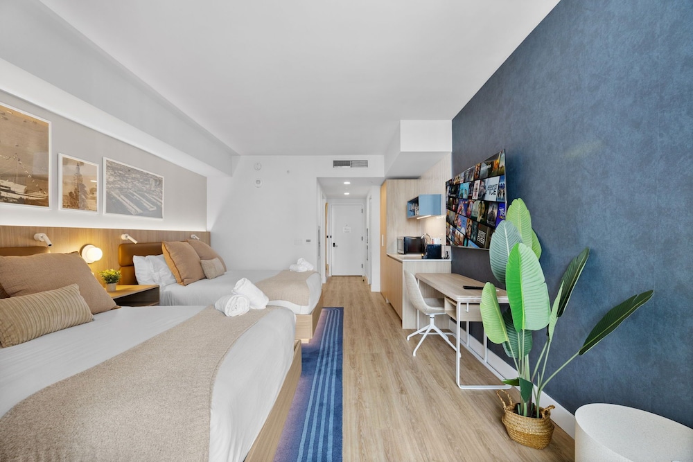Luxury Studio Suite, 2 Queen Beds, City View photo 3