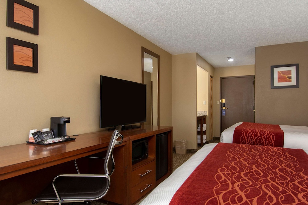 Standard Room, 2 Queen Beds, Non Smoking - Photo 3