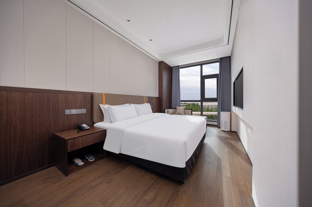 Suite, 1 Bedroom (Extra Floor Space) photo 3
