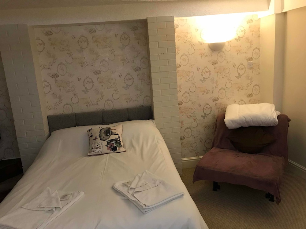 Deluxe Double Room (With Shower ) photo 3