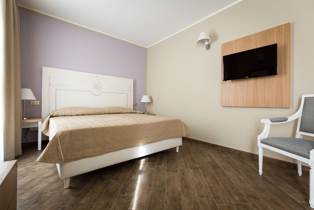Deluxe Double Room Single Use, 1 Bedroom photo 3