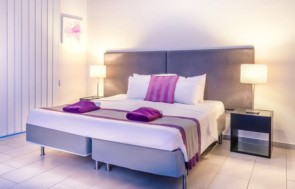 Suite, 2 Bedrooms, Partial Sea View