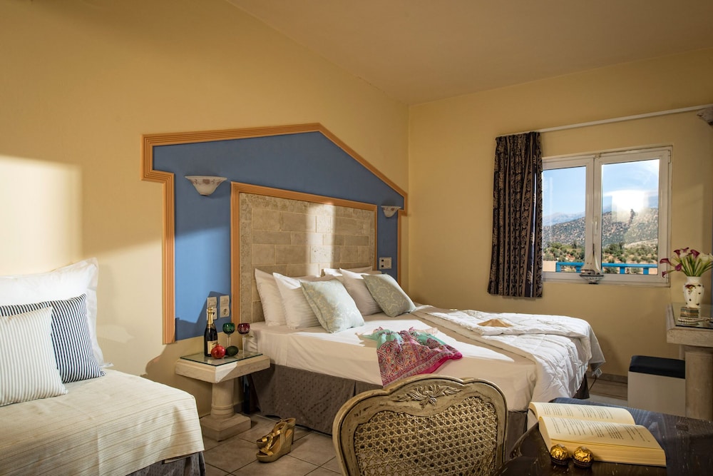 Superior Suite | Mountain View & Indoor Hot Tub - Photo 1