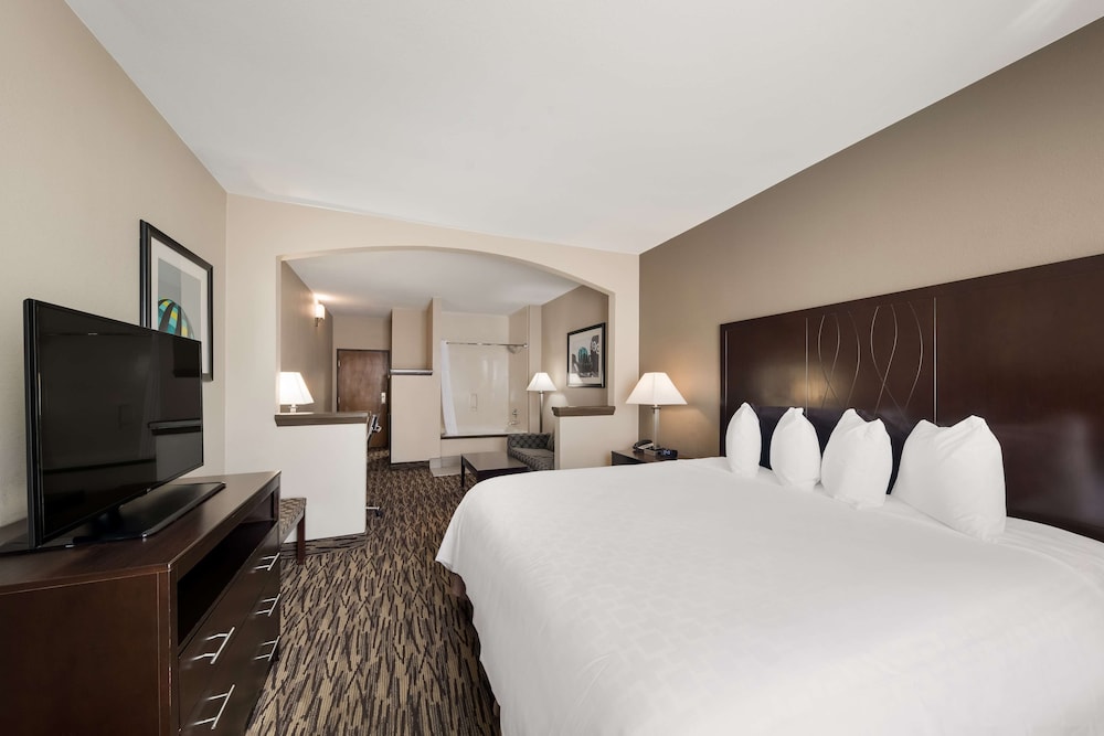 Suite, 1 King Bed, Non Smoking, Jetted Tub (with Sofabed) - Photo 3